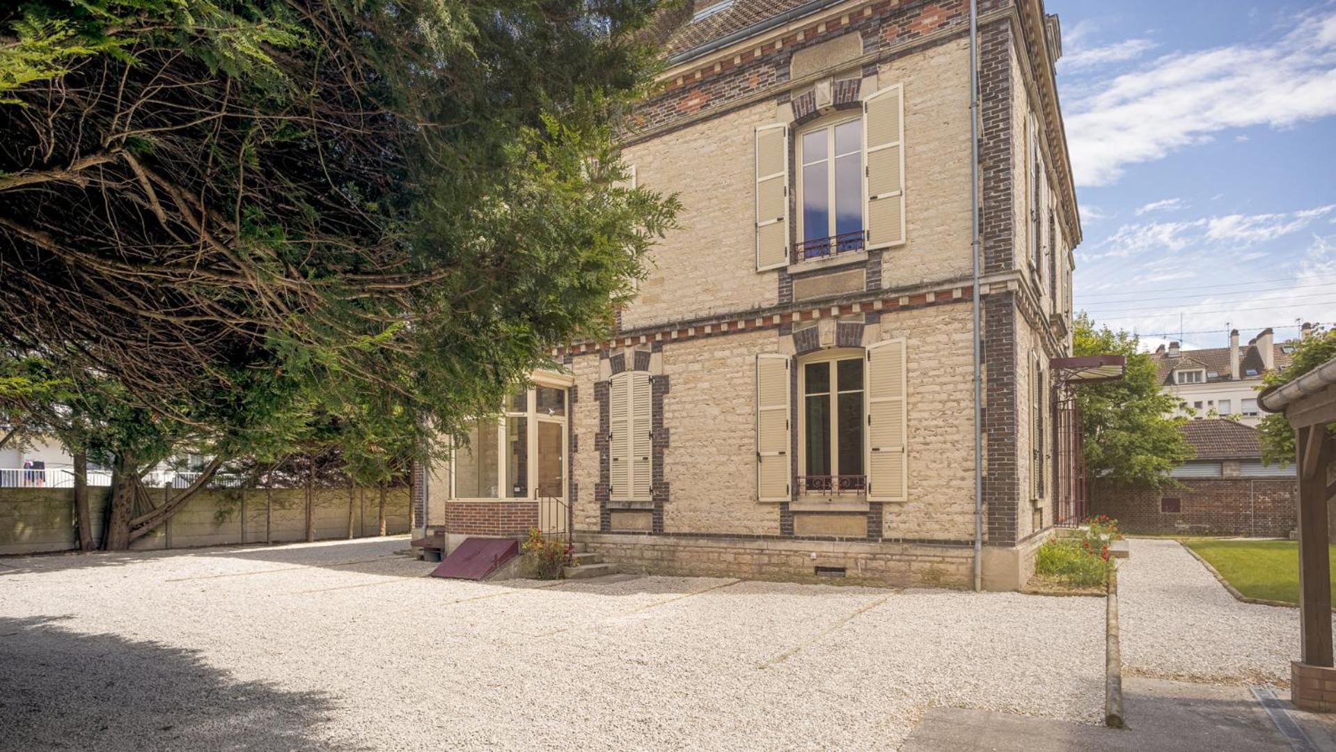 Bonappart 11 - Charme Napoleonien & Confort Troyes Exterior photo